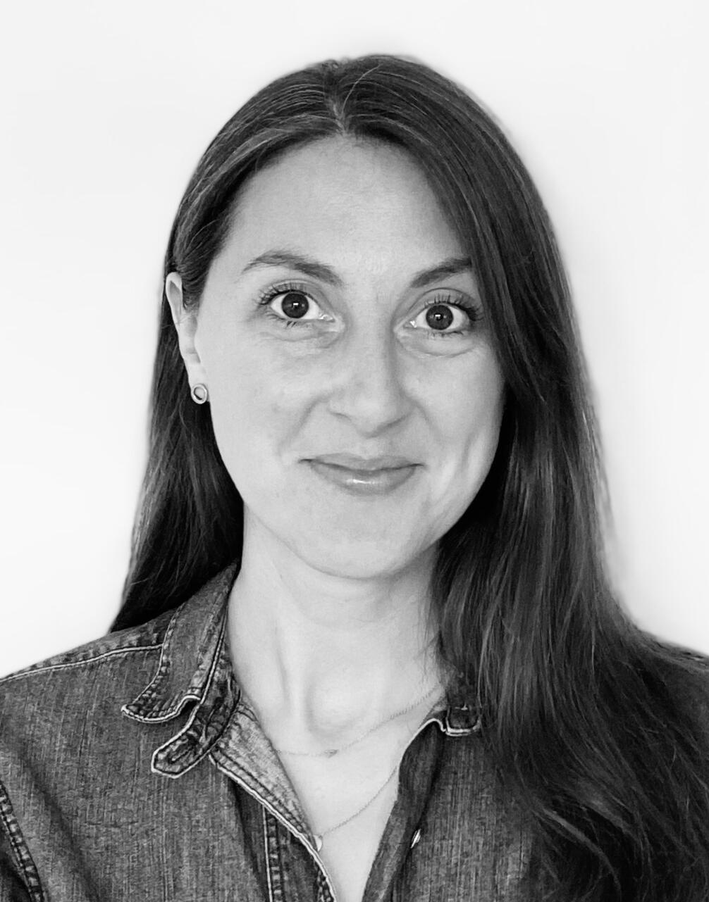 siobhan andrews kapoor A photograph of Siobhan Andrews Kapoor, a curator, producer, writer, and artist mentor with 20 years of experience in the arts. Siobhan supports artists and organisations with the creation of cultural projects.